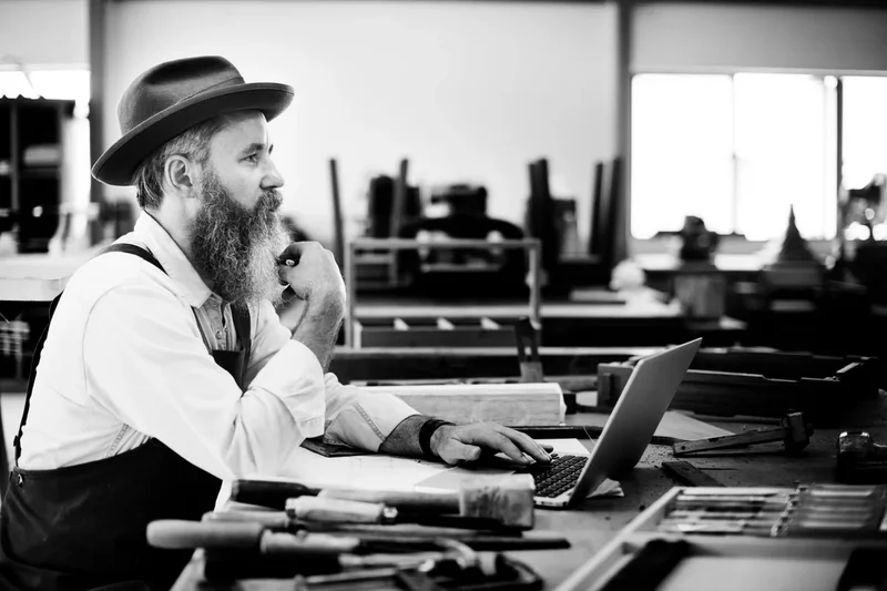 Contabilidade para Profissionais Liberais e Autônomos em São Paulo SP - Finanz Contábil Profissional autônomo trabalhando em gestão financeira e contabilidade em São Paulo - Finanz Contábil